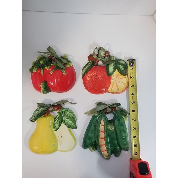 Vtg Set 4 Ceramic Kitchen Wall Hanging Fruit Plaques Tomato Pear Peas Orange - Picture 2 of 8